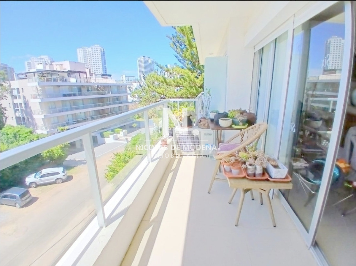 En venta apartamento de 1 dormitorio con terraza privada, parrillero privado en Aidy Grill, Punta del Este  - NDM28914A