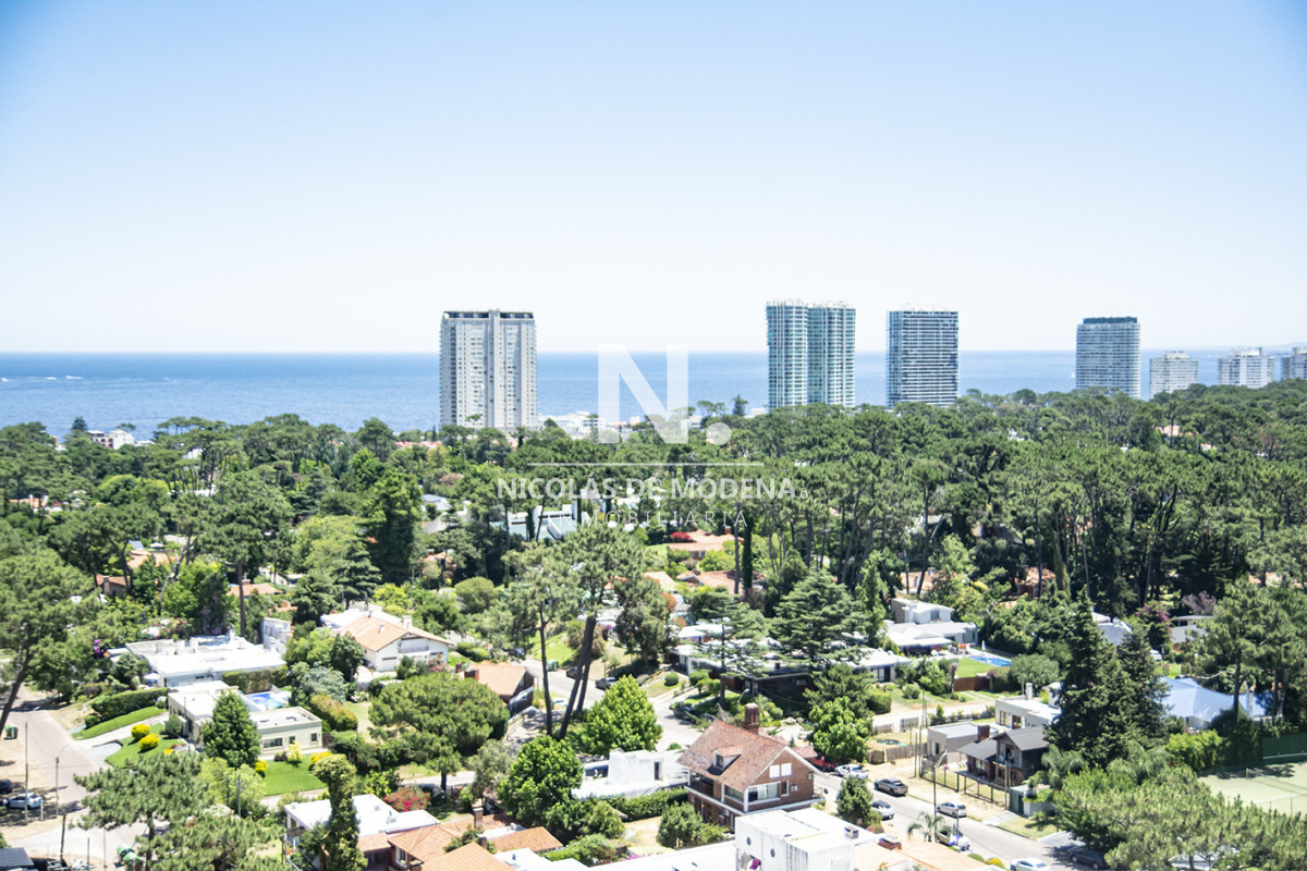 Vende apto de 2 dormitorios con vista al mar en Punta del este - NDM28288A