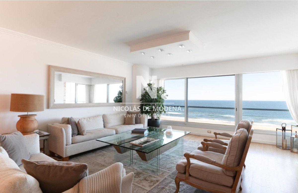 Vende apartamento de 2 dormitorios en Brava Punta del Este. Torre Le Parc II - NDM24578A