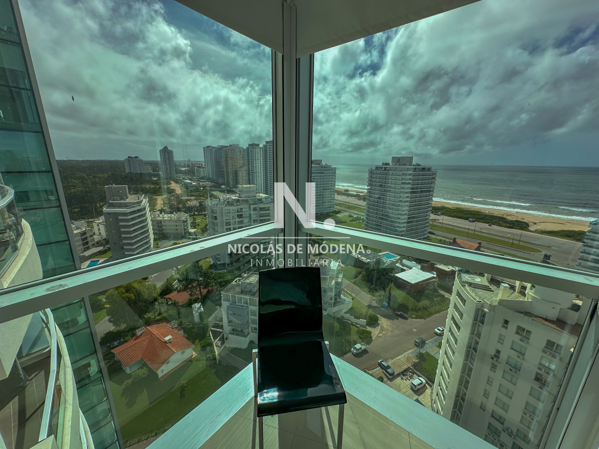 Vende apartamento de 3 dormitorios, con hermosa vista en Brava, Punta del Este. - NDM25890A