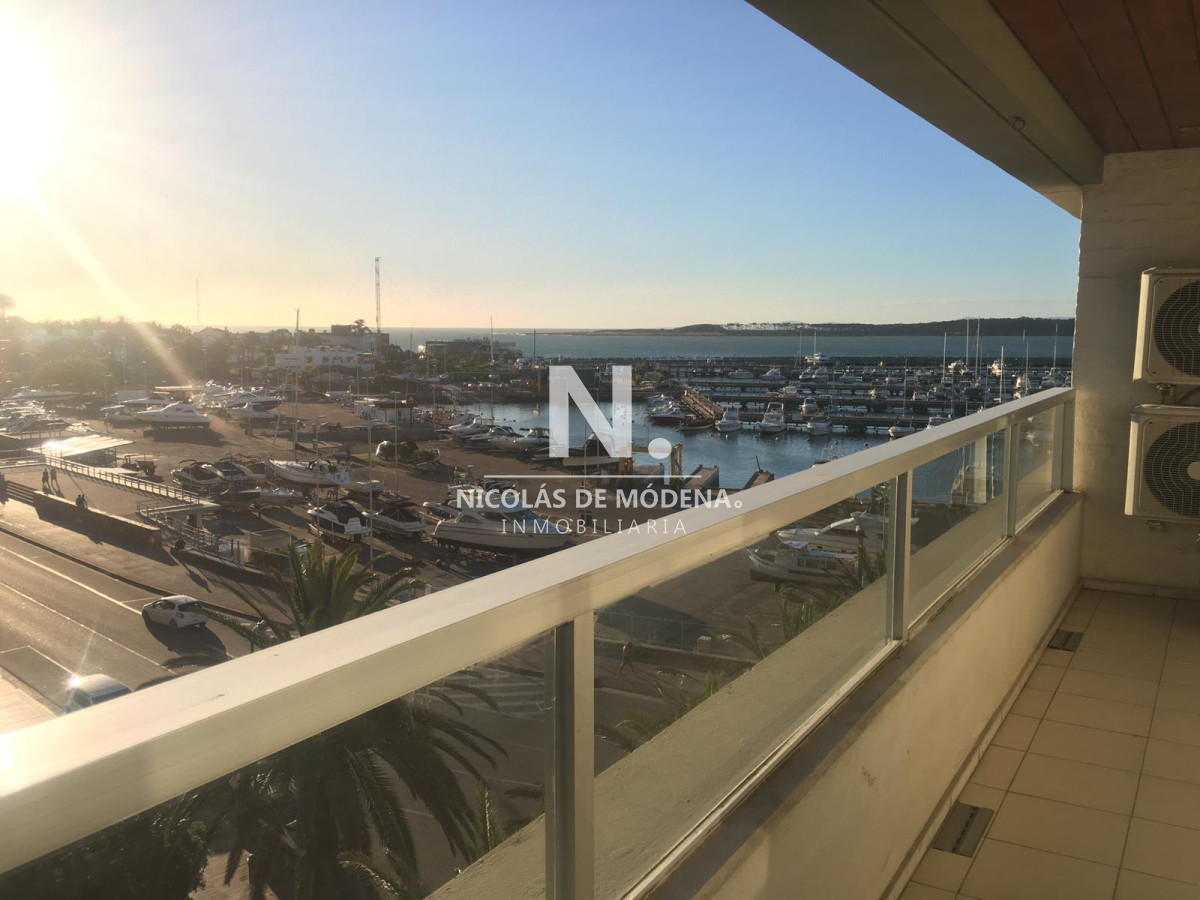En venta Apartamento de 2 dormitorio en venta con vista al puerto - NDM2156A