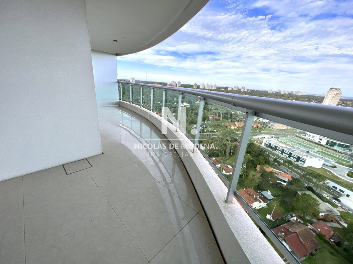 Vende apartamento de 2 dormitorios con hermosa vista. Mansa Punta del Este. - NDM20957A