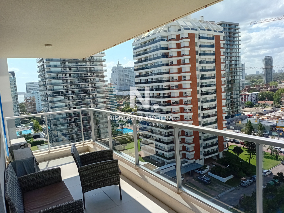 En venta apartamento de 2 dormitorios en Playa Brava con Balcón  - NDM29272A