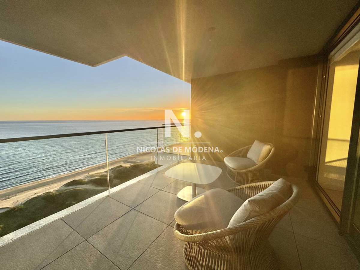 Apartamento frente al mar en Playa Mansa – Punta del Este en venta de 3  suites, amenities premium y una vista inolvidable. - NDM14521A