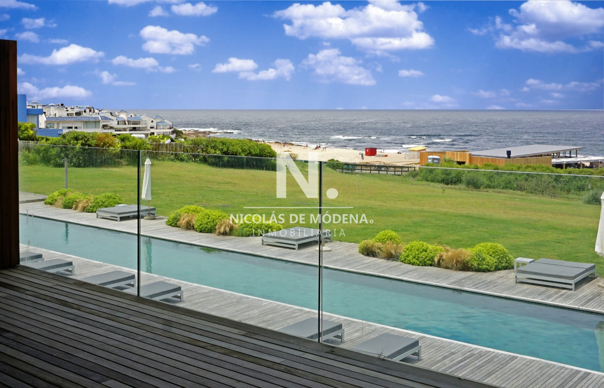 Vende departamento de 3 dormitorios en Manantiales. - NDM20780A