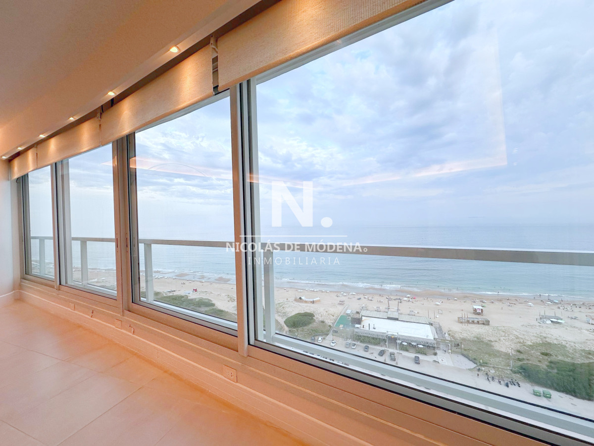 Vende apartamento en Torre Le Parc de 4 dormitorios,Punta del Este - NDM25343A