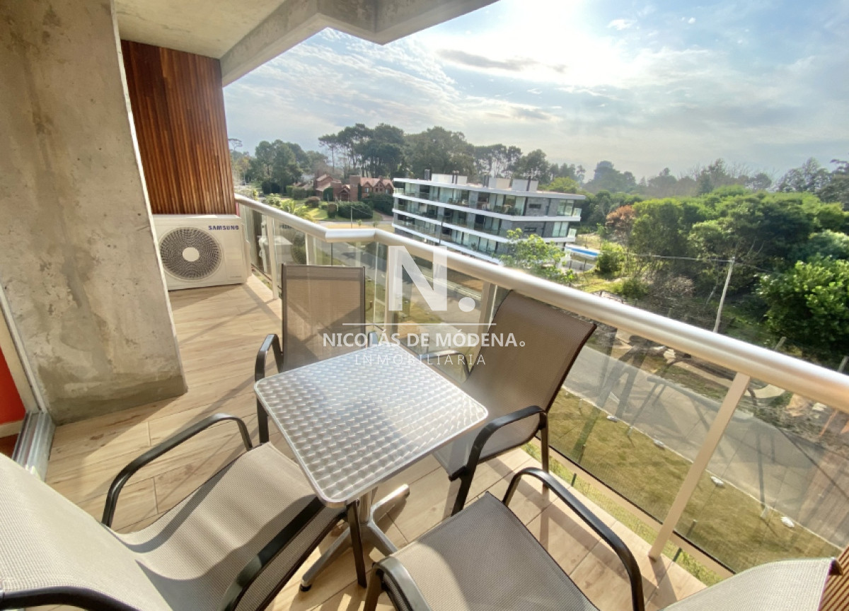 Vende apartamento de 1 dormitorio, con balcon en Mansa, Punta del Este. - NDM24197A