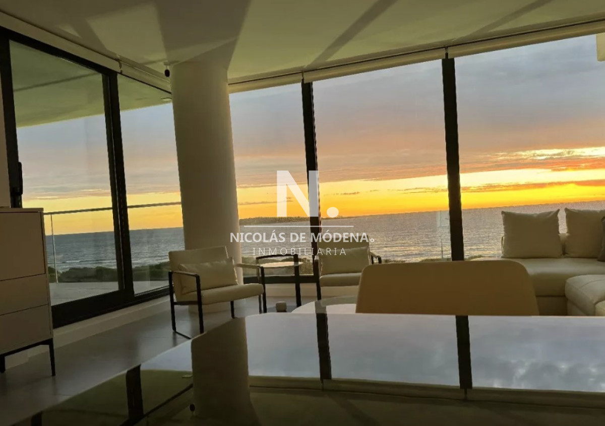 Vende espectacular apartamento de 2 dormitorios en suite, con excelente vista en Punta del Este. - NDM24775A