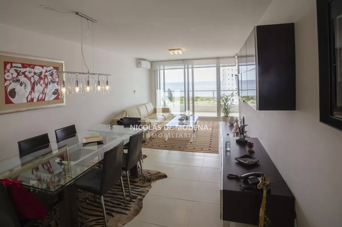 Vista al mar desde impecable departamento en Seasons Tower Punta del Este - NDM17710A