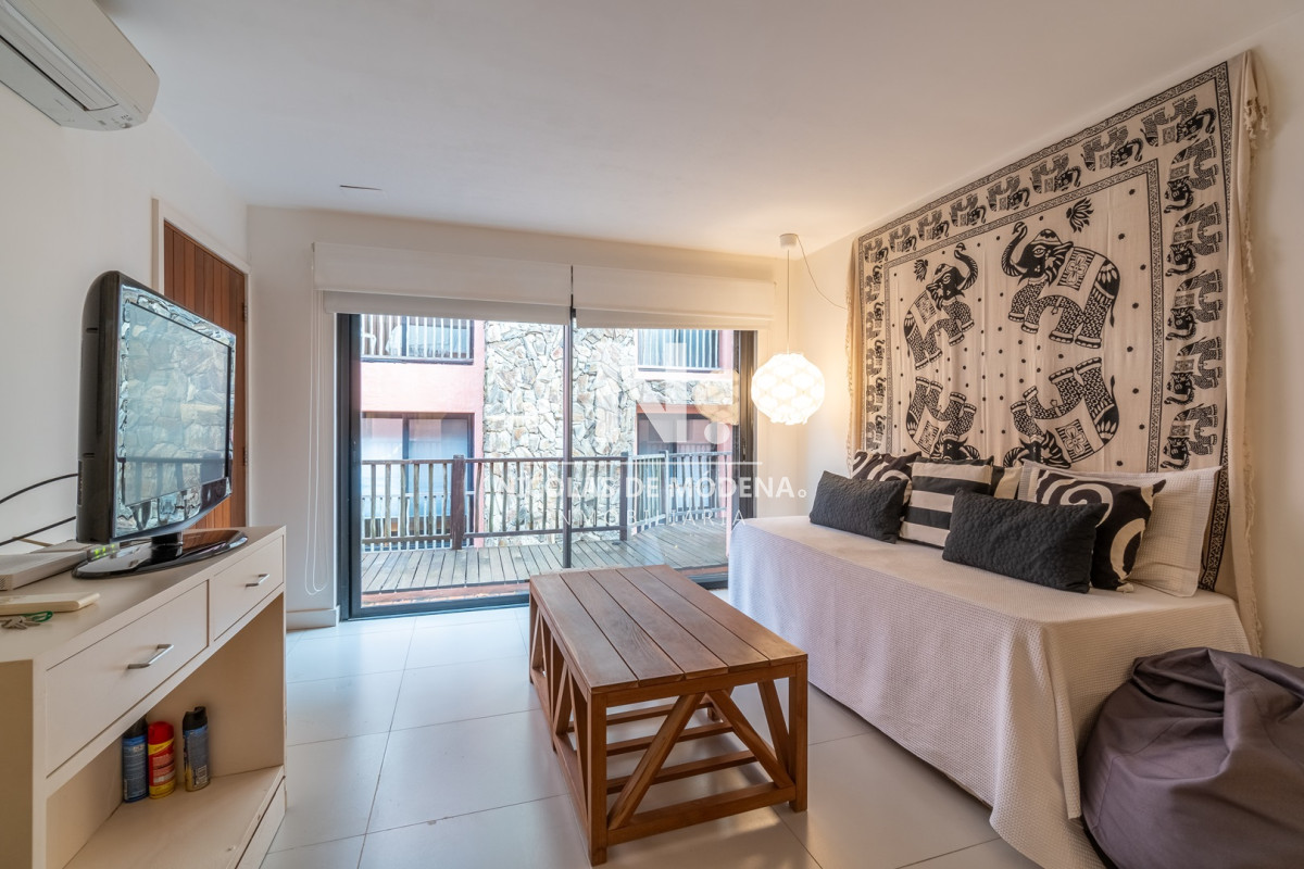 Vende apartamento de 1 dormitorio, con balcón en Punta Ballena