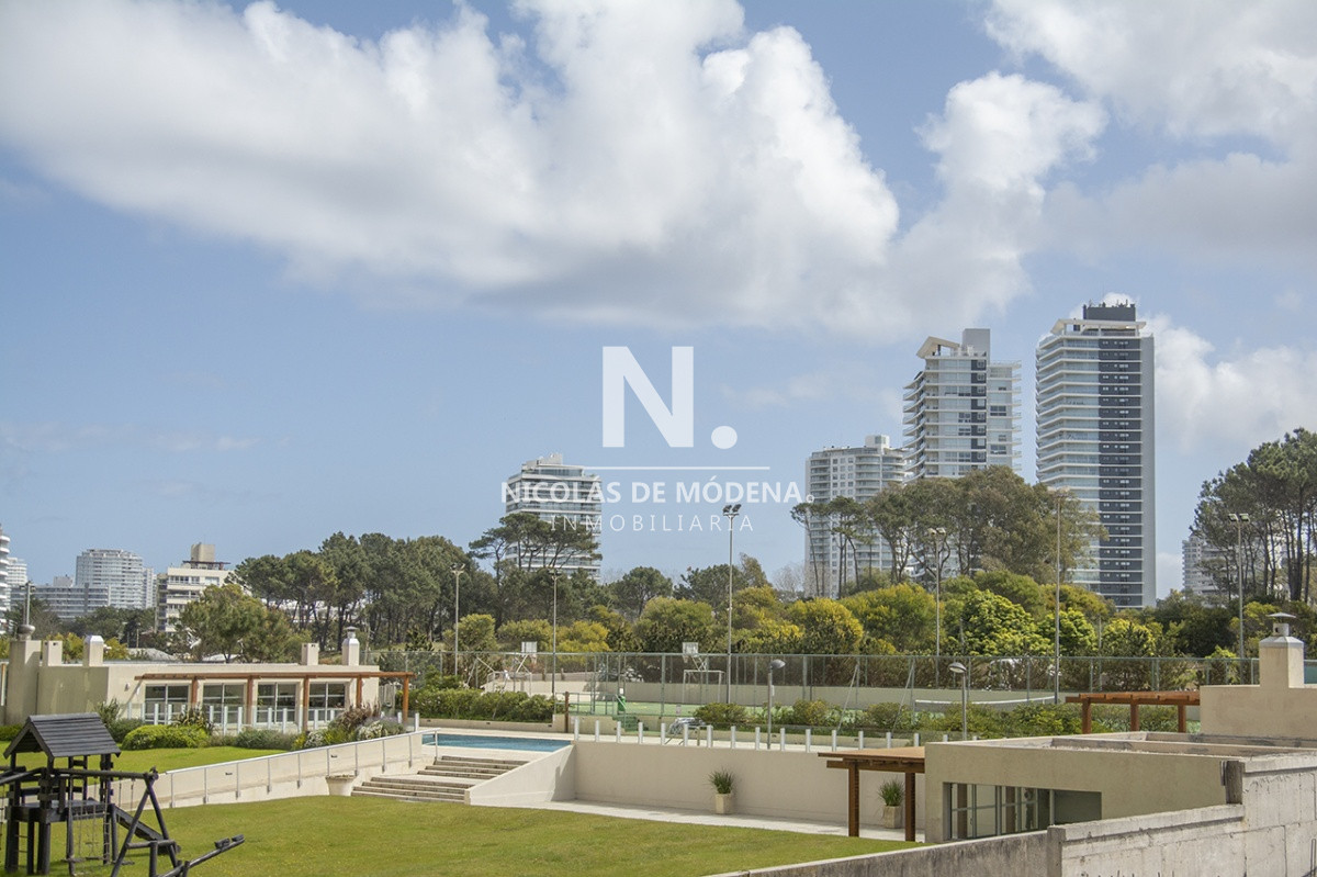 Departamento en venta en Torre de categoria en primera fila de Playa Brava - NDM8809A