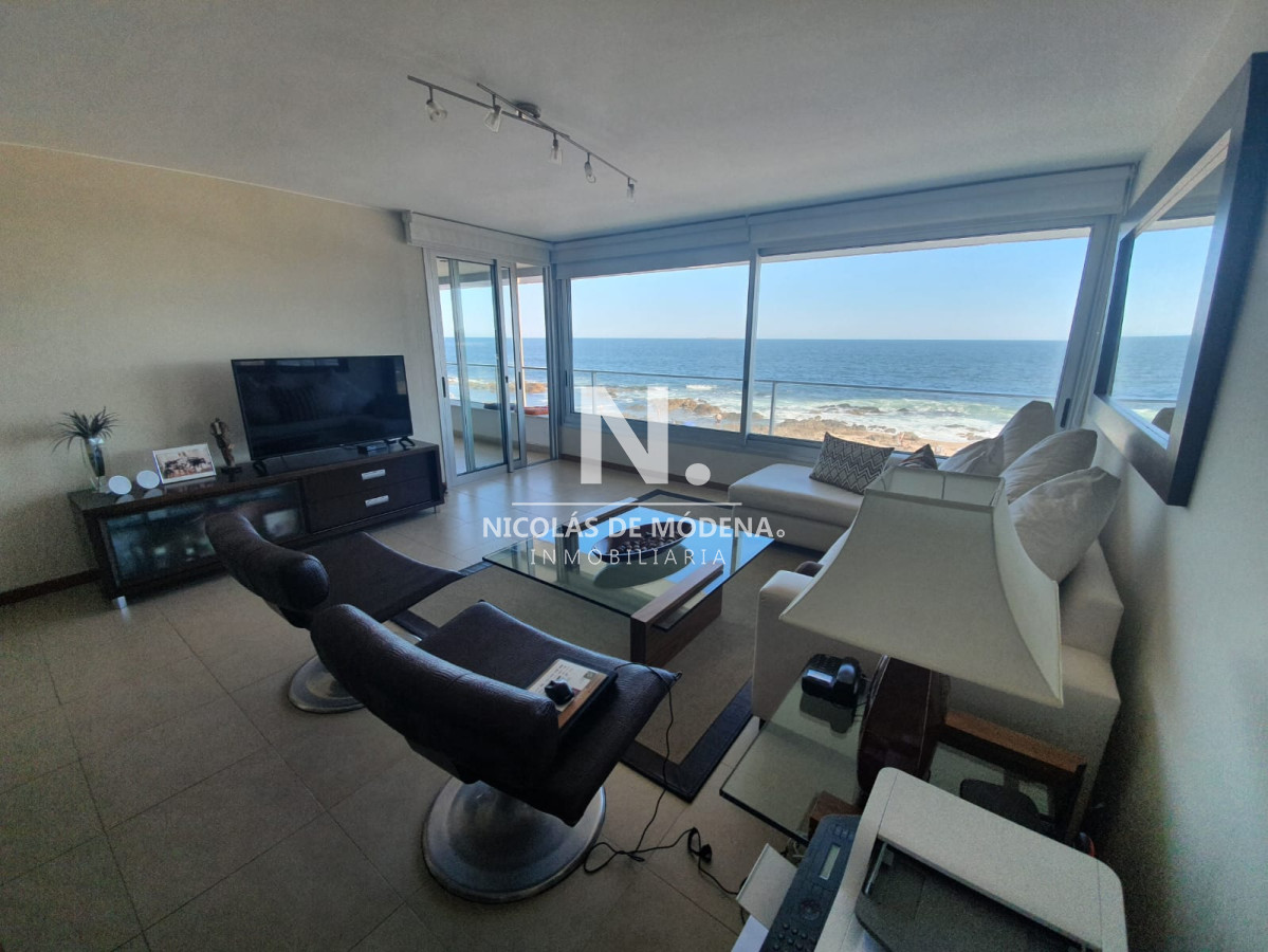 Departamento en venta frente al mar.