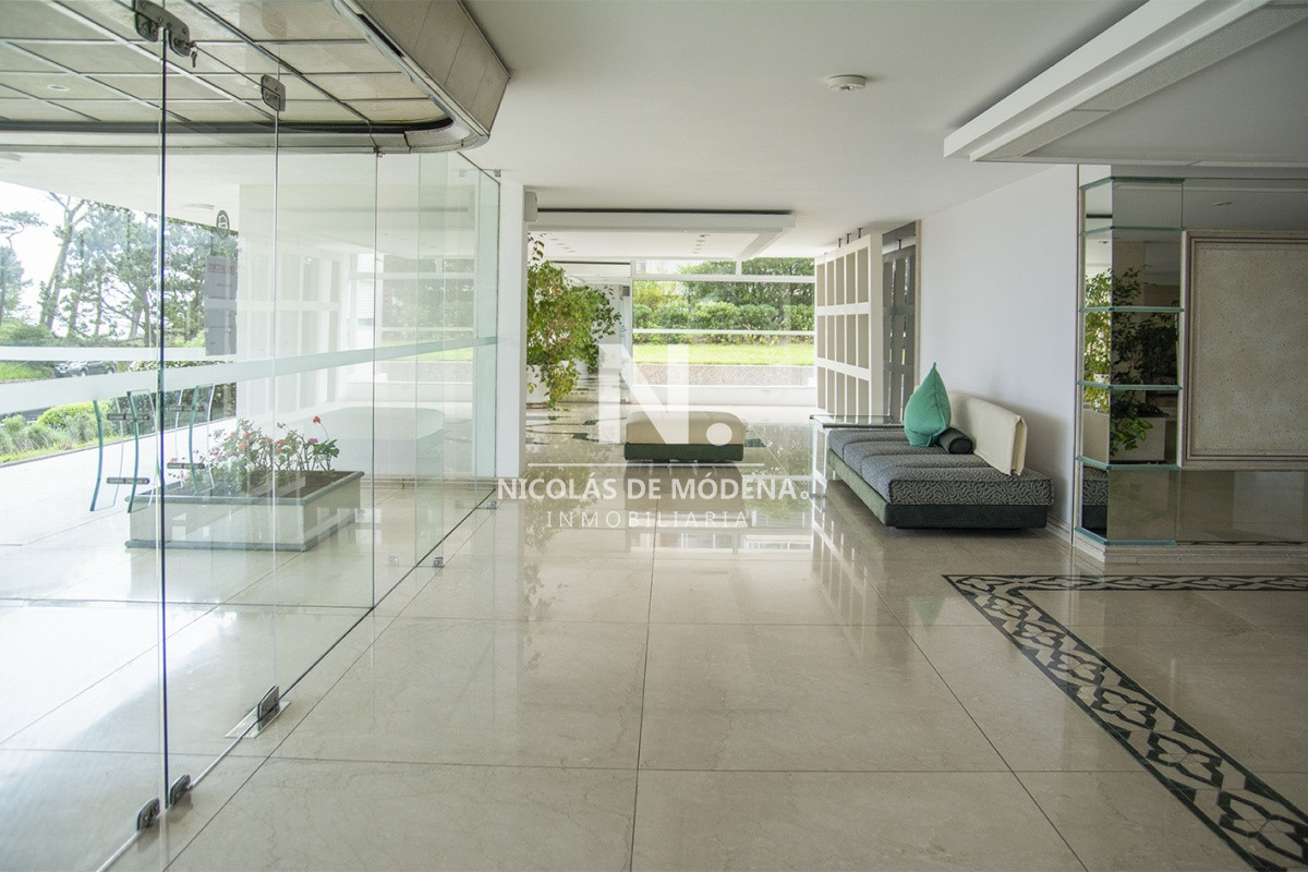 Departamento de 3 dormitorios en venta frente al mar, torre emblematica - NDM6593A
