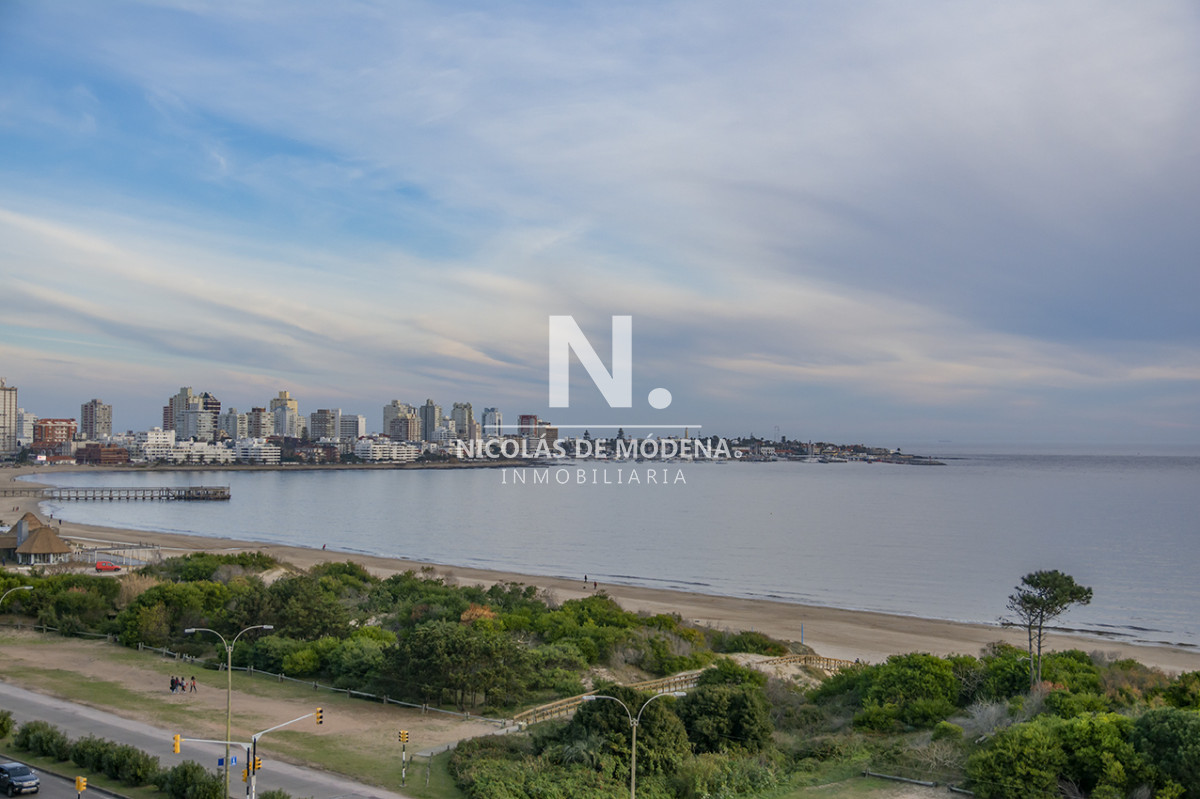 Departamento de 2 dormitorios en Playa Mansa con vista al mar  - NDM10717A