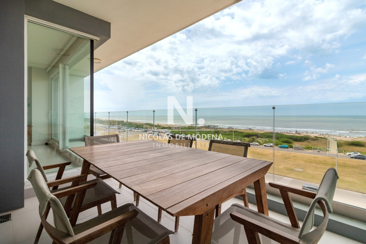 En venta Apartamento en Brava - Punta del Este con  vistas impresionantes de 3 dormitorios.  Torre Le Parc - NDM21844A