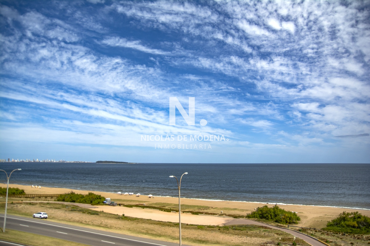 Espectacular Apartamento en Mansa frente al mar, unidad de 4 dormitorios en venta - NDM21112A