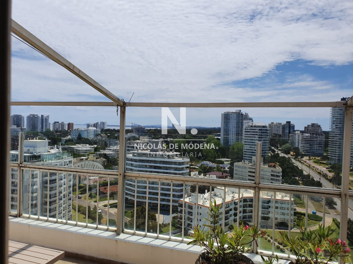 Espectacular penthouse en venta, Edificio tiburon planta de 3 dormitorios , Punta del Este  - NDM14937A