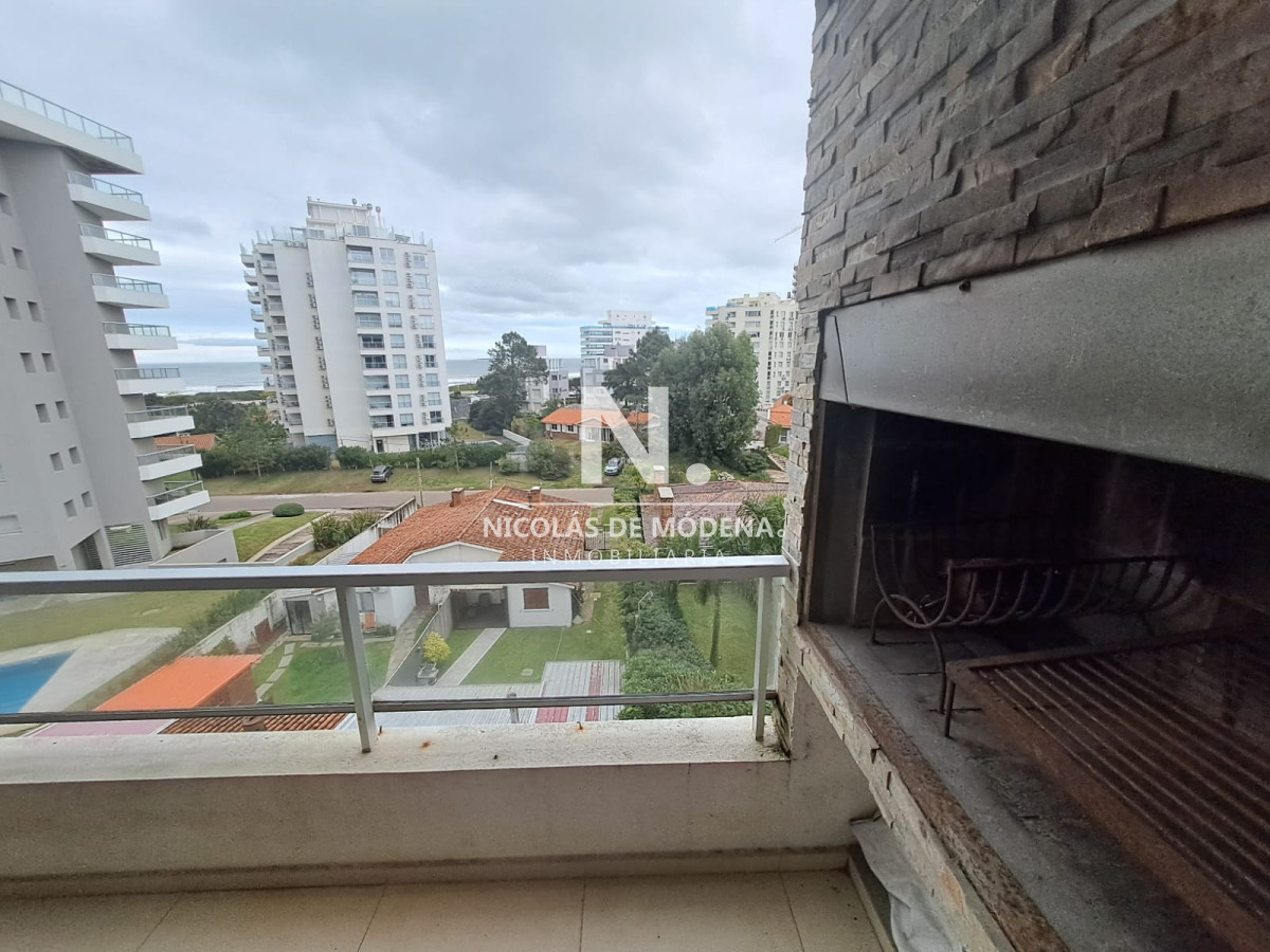 Apartamento en venta de 2 dormitorios en suite en Torre Moon,  Punta del Este - NDM15189A