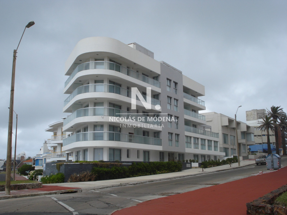 Vende apartamenro de 1 dormitorio en Peninsula, Punta del Este. - NDM25172A