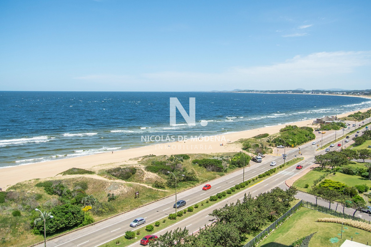 Departamento de 3 suites en Alquiler frente al mar. Venetian Luxury, Punta del Este - NDM20193A