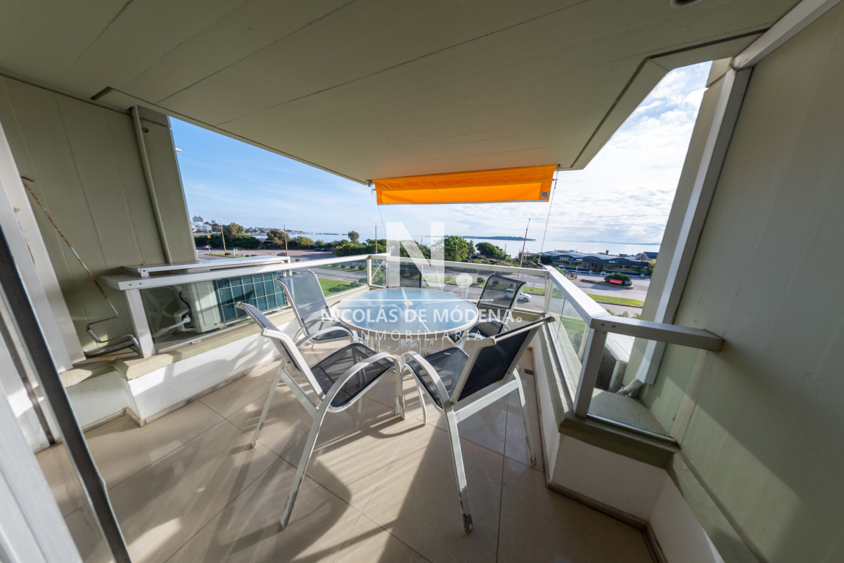 Vende apartamento de 3 dormitorios en Mansa, Punta del Este. - NDM26473A
