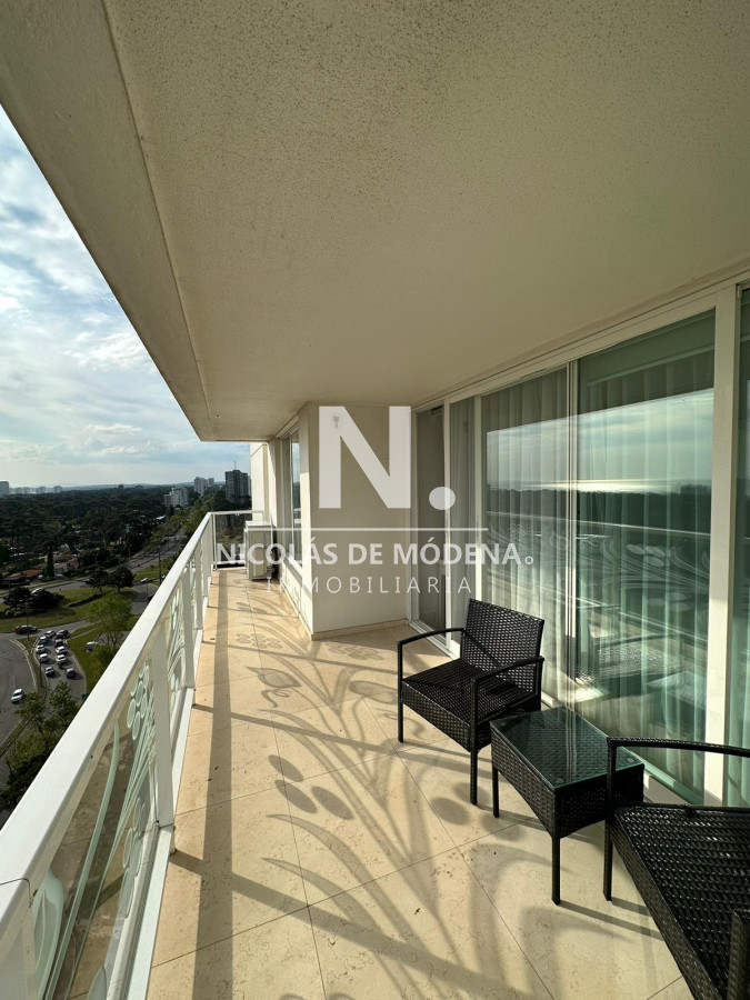 Se vende apartamento en Edificio Yoo, piso alto  de 2 dormitorios en Punta del Este - NDM14515A
