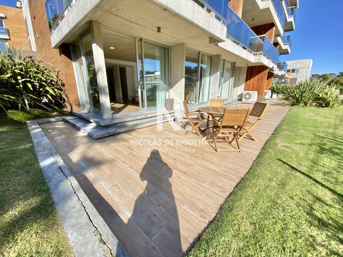Vende impecable apartamento de 2 dormitorios en Mansa, con excelente iluminación  - NDM22783A