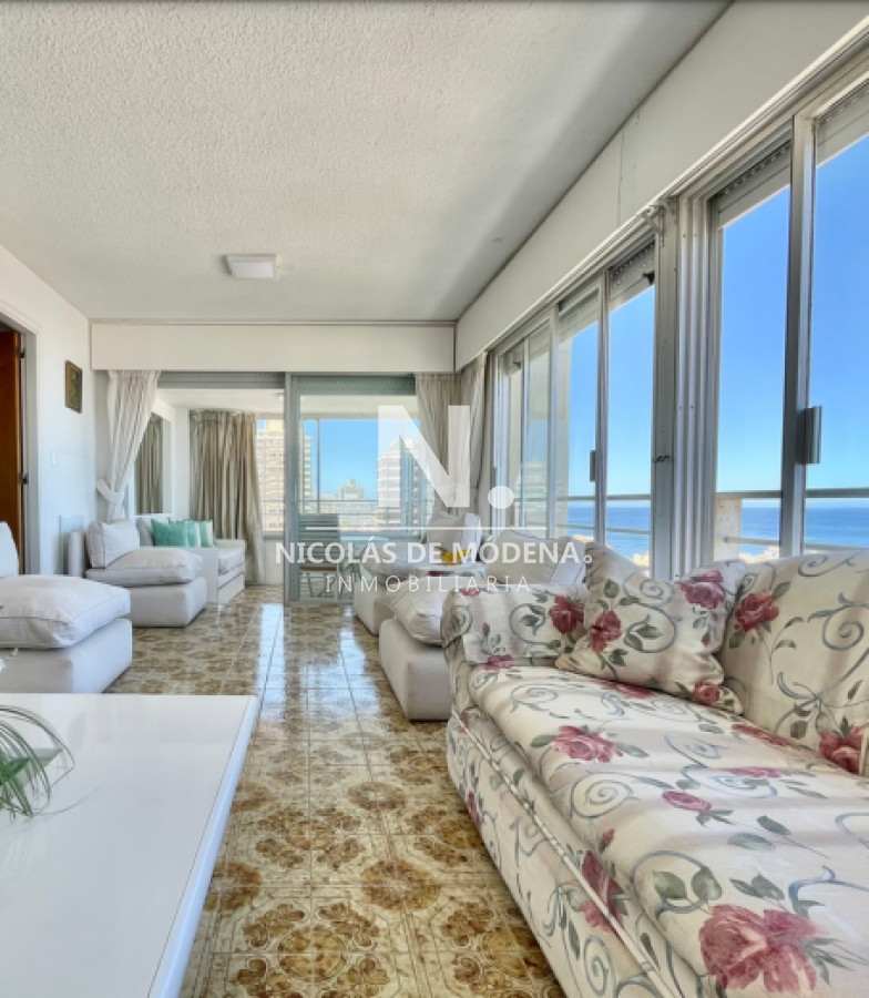 Vende Apartamento de 2 dormitorios en Punta del Este. - NDM21328A