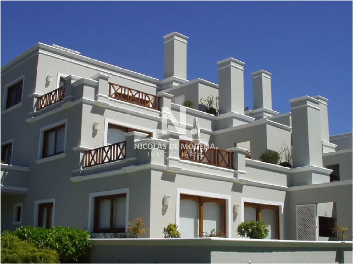 Se vende departamento de 1 dormitorio en suite en Playa Brava, Punta del Este. - NDM19676A