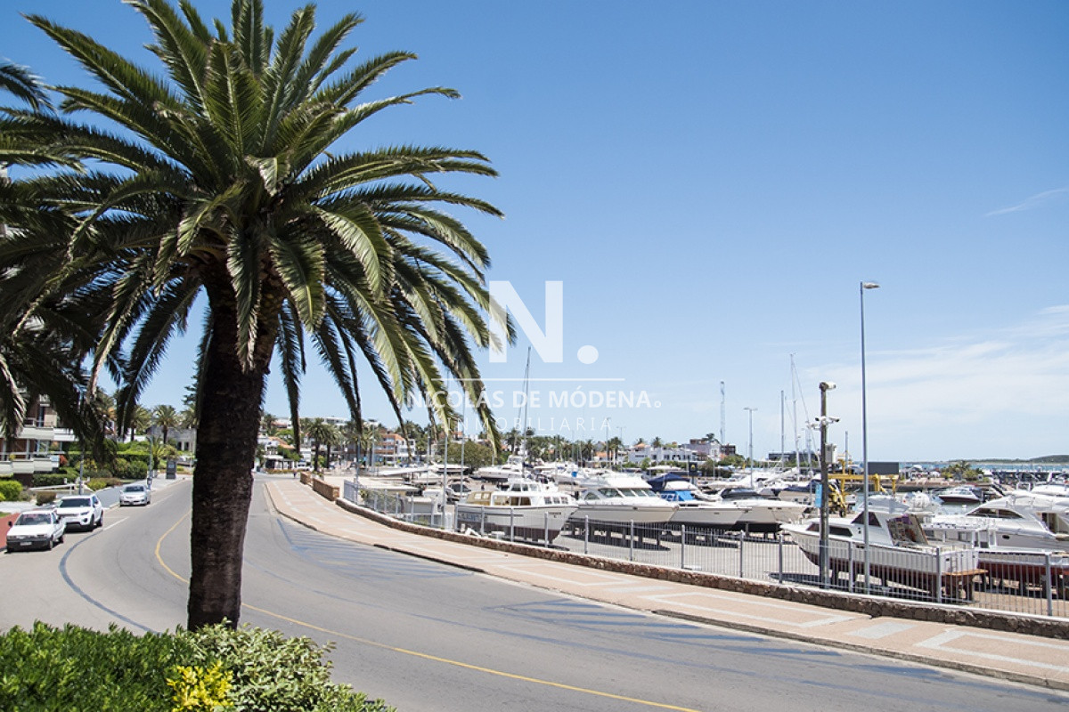 Gran Oportunidad de venta, en la zona del Puerto de Punta del Este. - NDM2002A