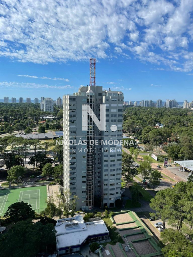 Apto de 3 dormitorio ubicado en edificio roosevelt center con vista al Mar