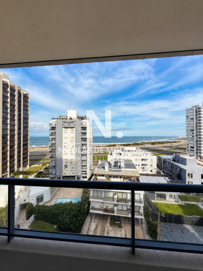 Apartamento de 2 dormitorios, frente al mar en Brava, Punta del Este. - NDM7235A