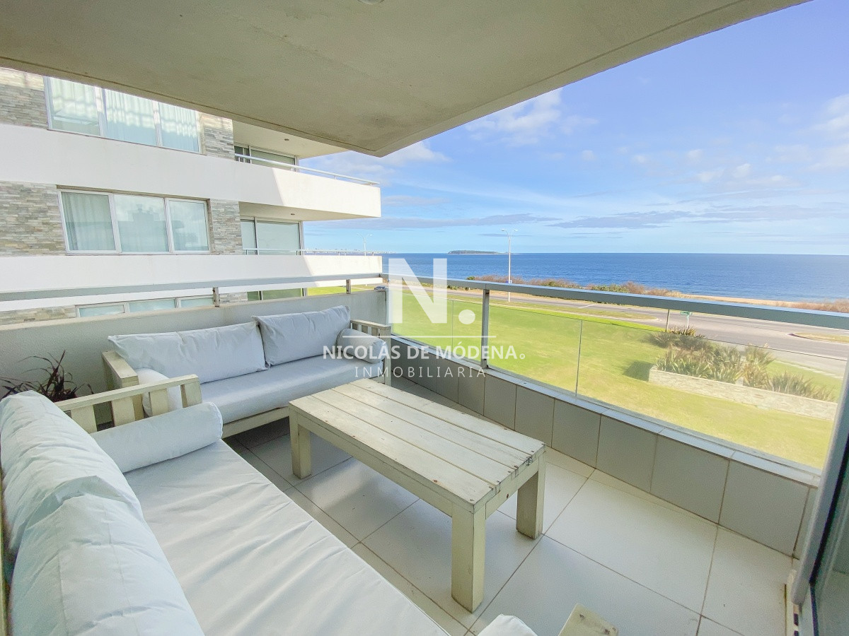 En venta comodo departamento de 3 Dormitorios en Mansa Punta del Este - NDM20479A