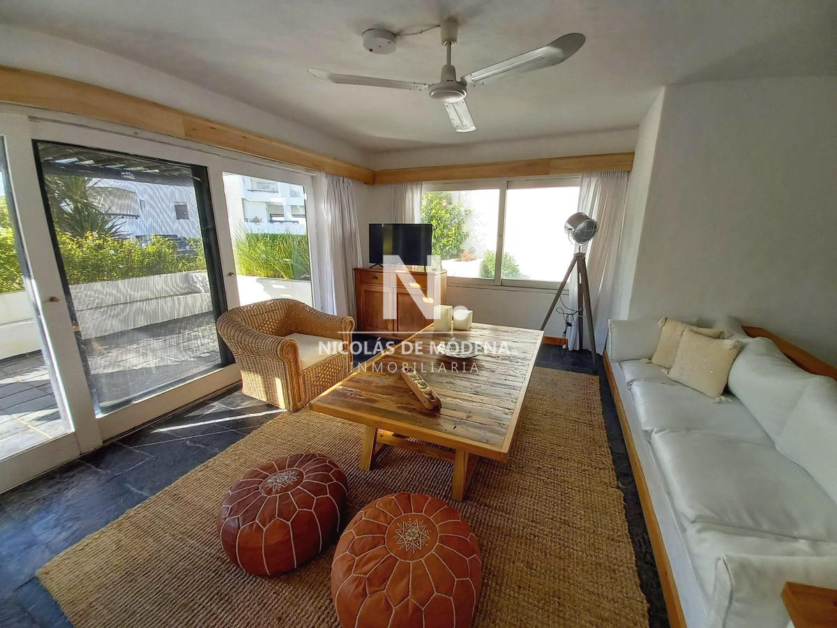 Vende apratamento 2 dormitorios con vista al mar en Rincon del Indio. - NDM22063A