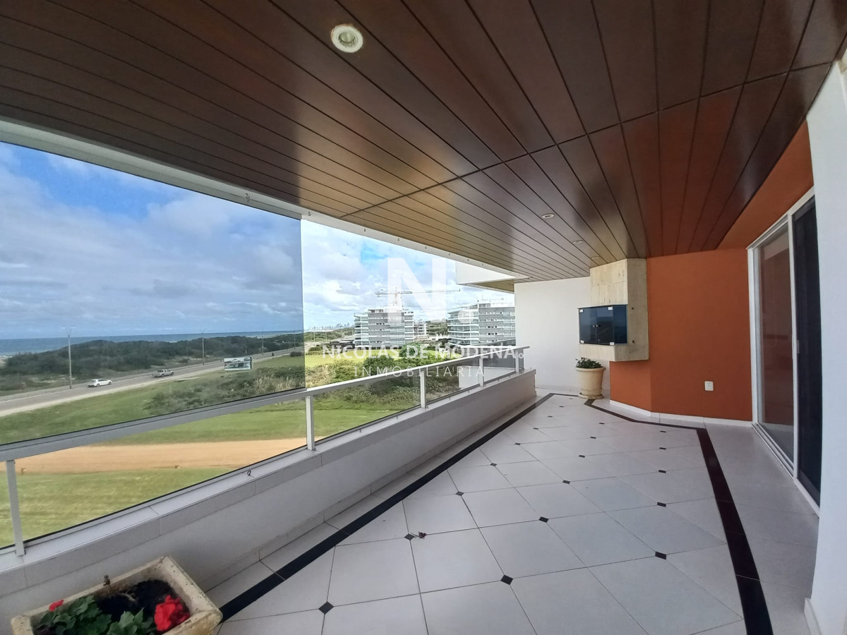 Apartamento en Aguas Azules, 4 dormitorios frente al mar, con parrillero. Brava, Punta del Este  - NDM16686A