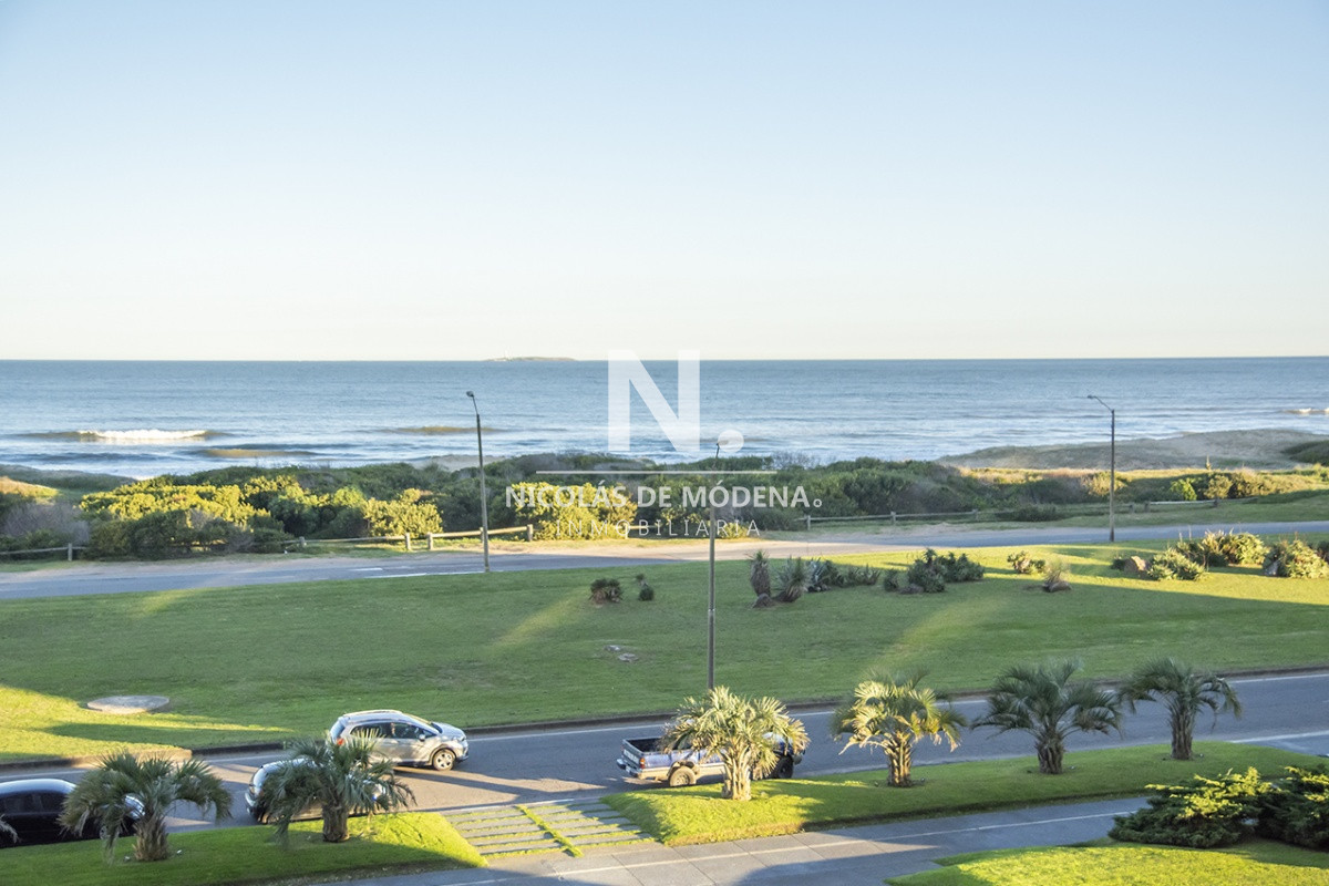 Departamento en venta frente al mar. Torre Lobos, Playa Brava, 3 dormitorios. - NDM10835A
