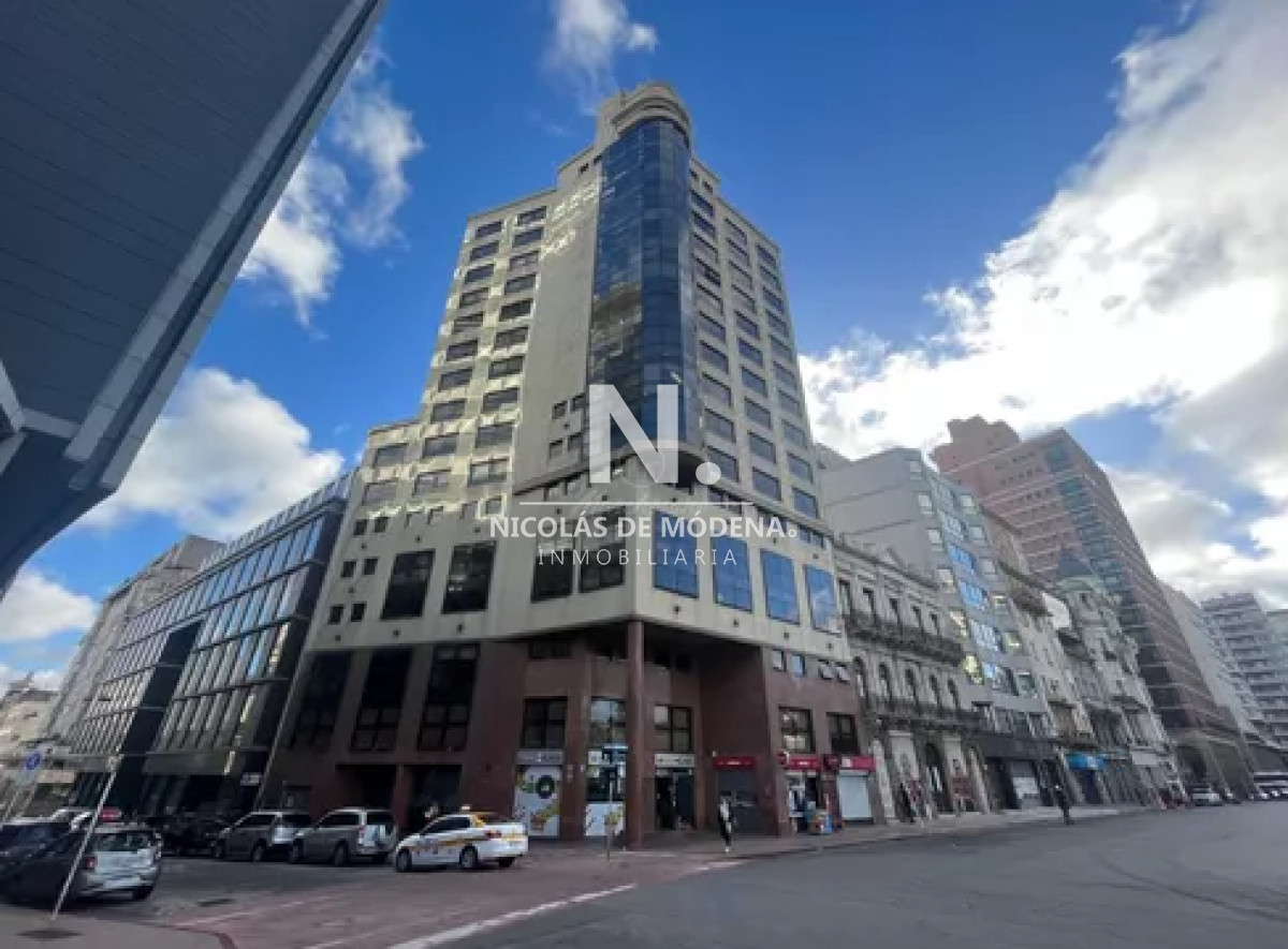 2 OFICINAS EN VENTA UNIFICADAS EN CIUDAD VIEJA! - NDM21554A