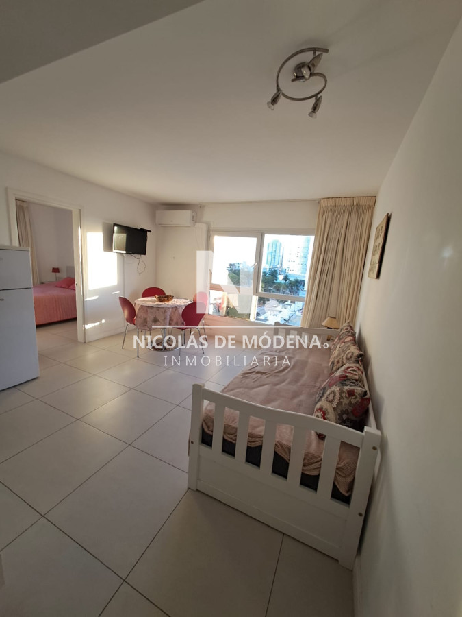 En venta y alquiler apartamento de 1 dormitorio en suite con garage, península, Punta del Este  - NDM20824A