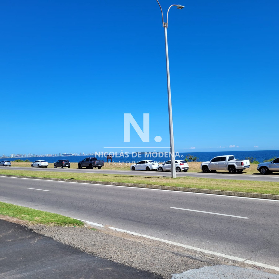 Vende apartamento de 3 Dormitorios en Pinares Punta del Este. - NDM20853A