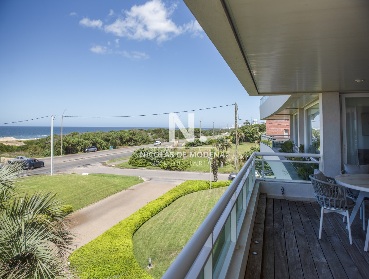 Vende apartamento en aplaya Brava de 3 dormitorios en suite con vistas espectaculares. Excelente oportunidad  - NDM18889A