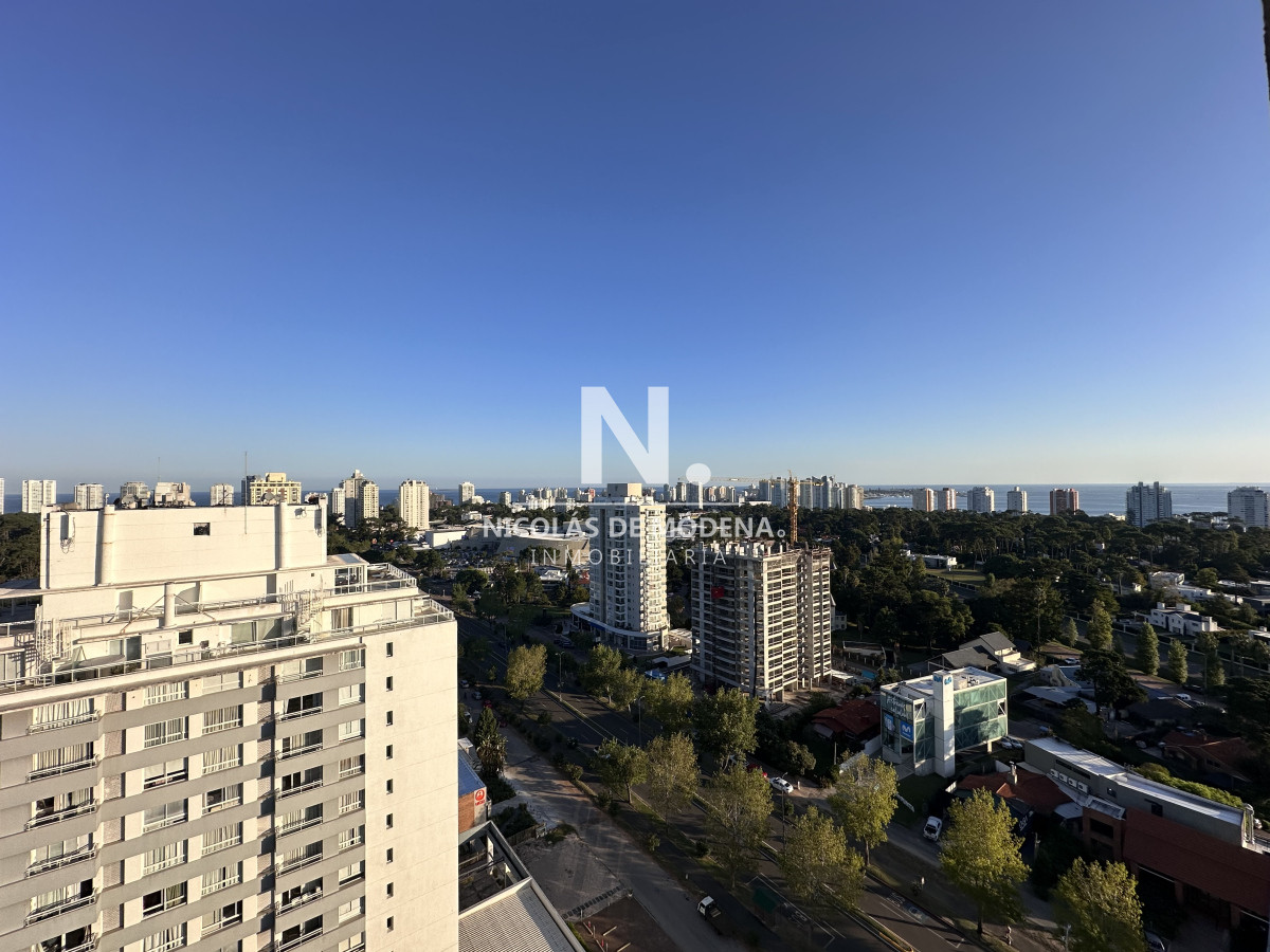 Vende apartamento unificado en Torre Yoo, Punta del Este - NDM9603A