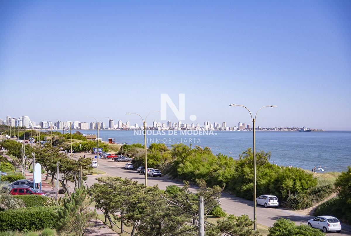 Se vende apartamento de 3 dormitorios en Edificio Horizonte, Playa Mansa, Punta del Este 