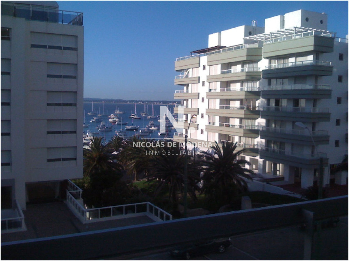 En venta apartamento de 3 dormitorios en Punta del Este - NDM13710A