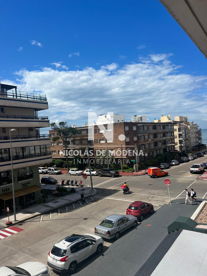 En venta apartamento en Península - Punta del Este de 2 dormitorios.  - NDM21861A