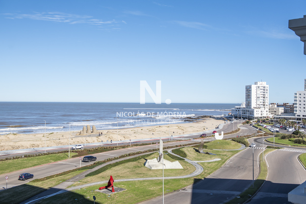 Apartamento en venta en Brava de 3 dormitorios, Torre Imperiale - Punta del Este - NDM2532A
