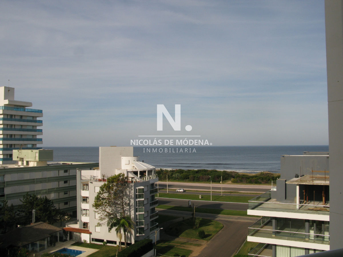 En venta apartamento en Aidy Grill de 3 dormitorios- Punta del Este - NDM20816A