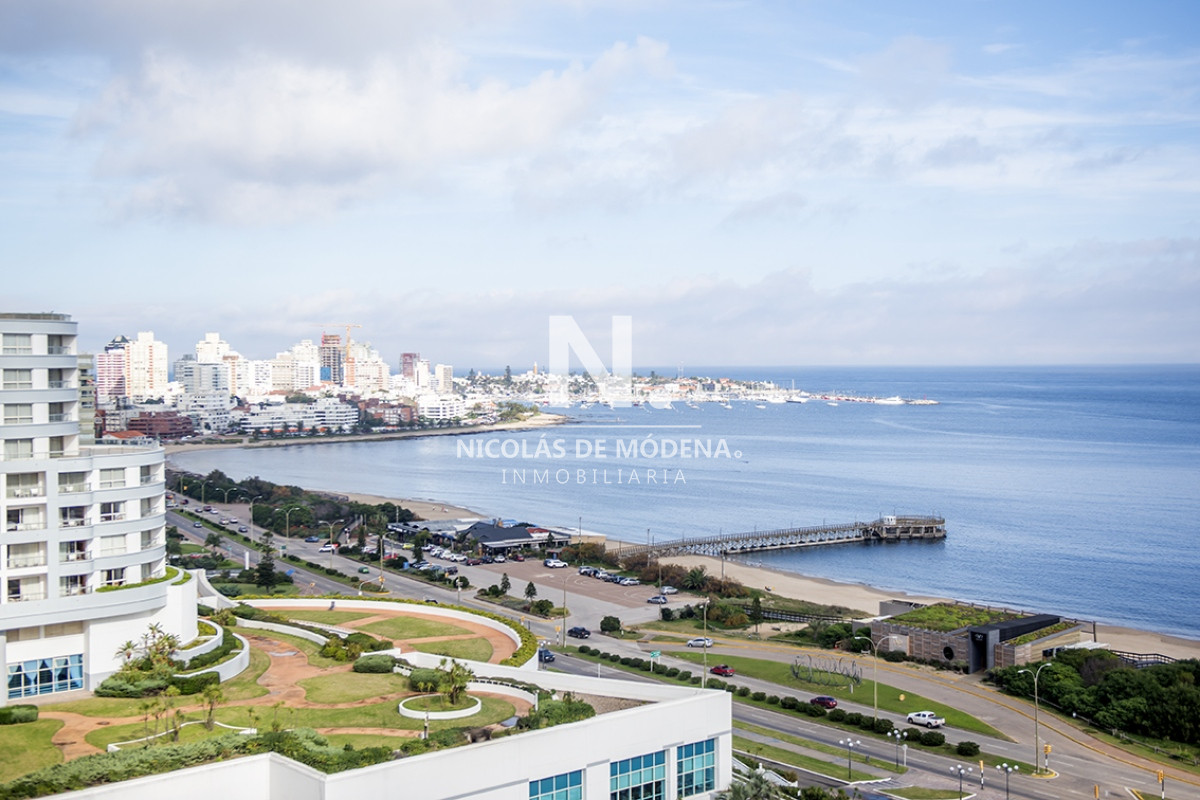Apartamento de 2 dormitorios en Venta en Playa Mansa , Punta del este  - NDM1500A
