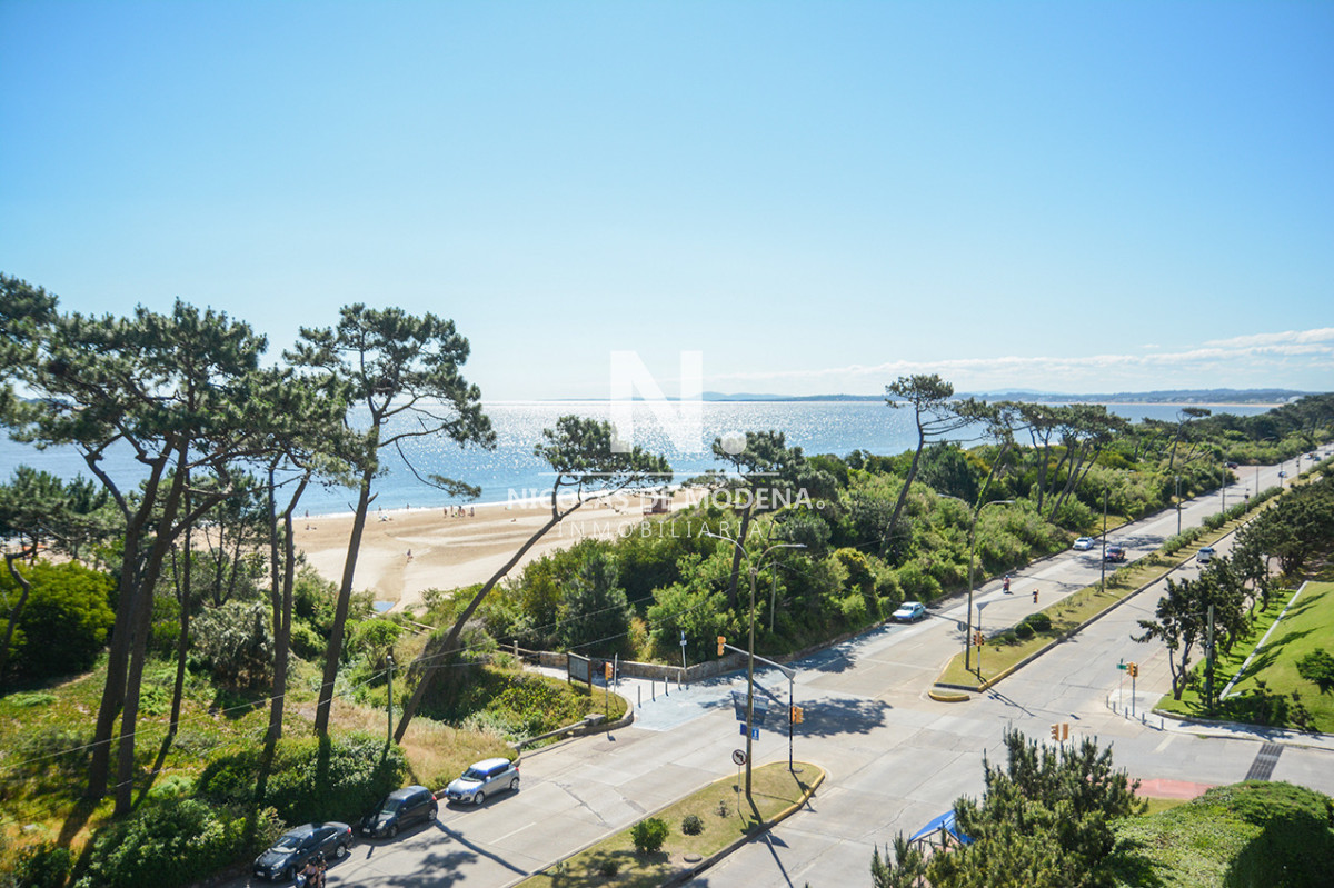 Espectacular departamento en venta frente al mar, Torre de Jerarquia - NDM27318A