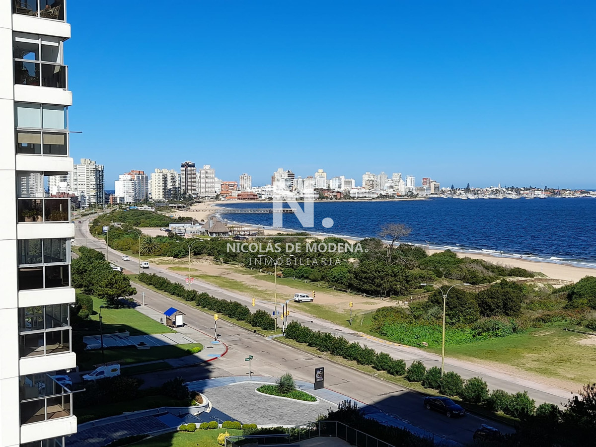 Apartamento en venta de 2 dormitorios frente al mar en Playa Mansa, Punta del Este - NDM13284A