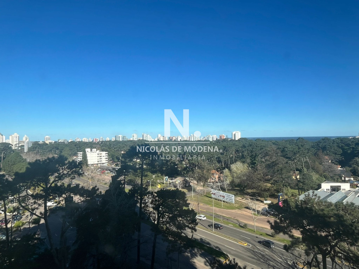 Apartamento en Venta de 3 dormitorios en Av. Roosevelt , Punta del este  - NDM10747A